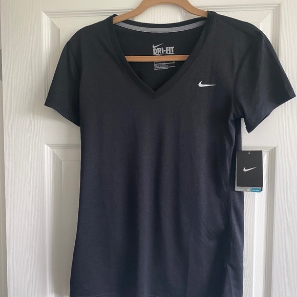 Nike Dri Fit Black V-Neck T-shirt Short Sleeve Top Women’s Size Small - Picture 1 of 3